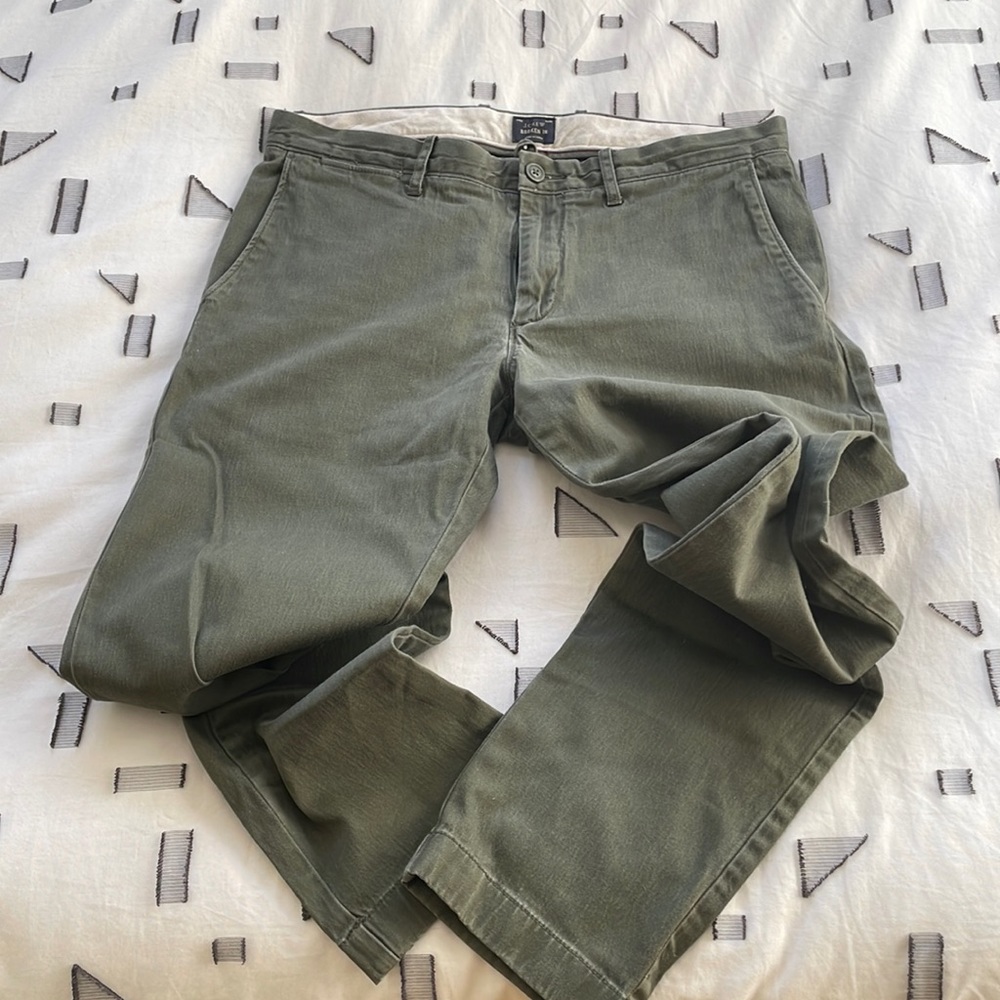 J Crew Mens Slim Stretch Chinos in Olive